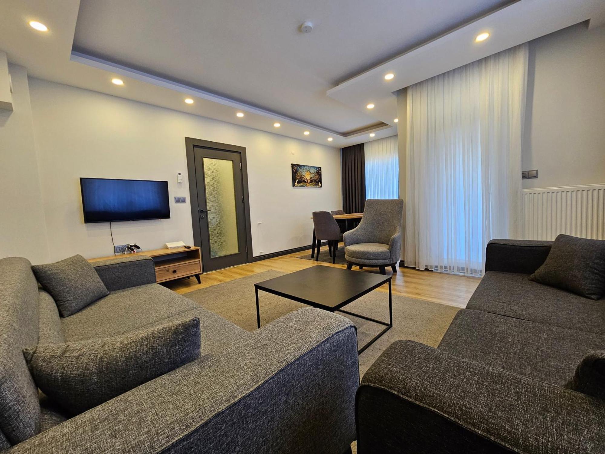New Flat&large Living Space 2-4 Near By Lara Daire *