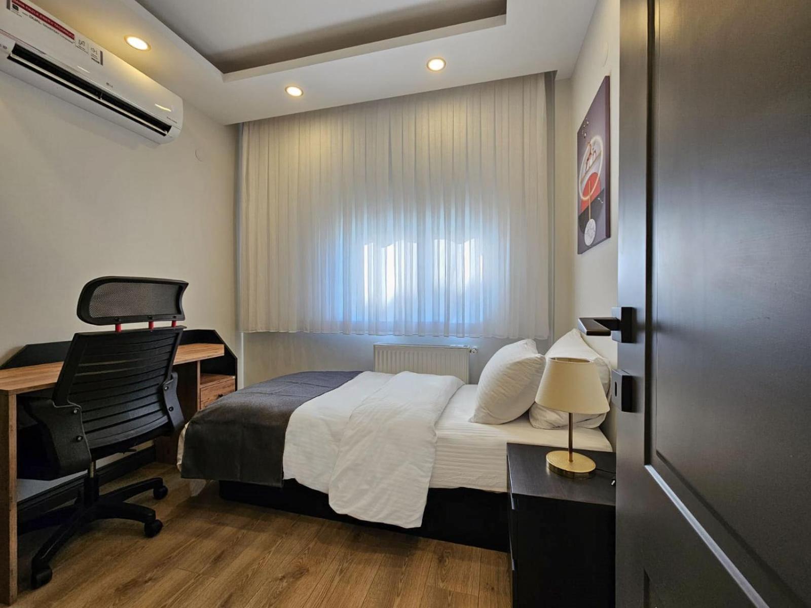 New Flat&large Living Space 2-4 Near By Lara Daire