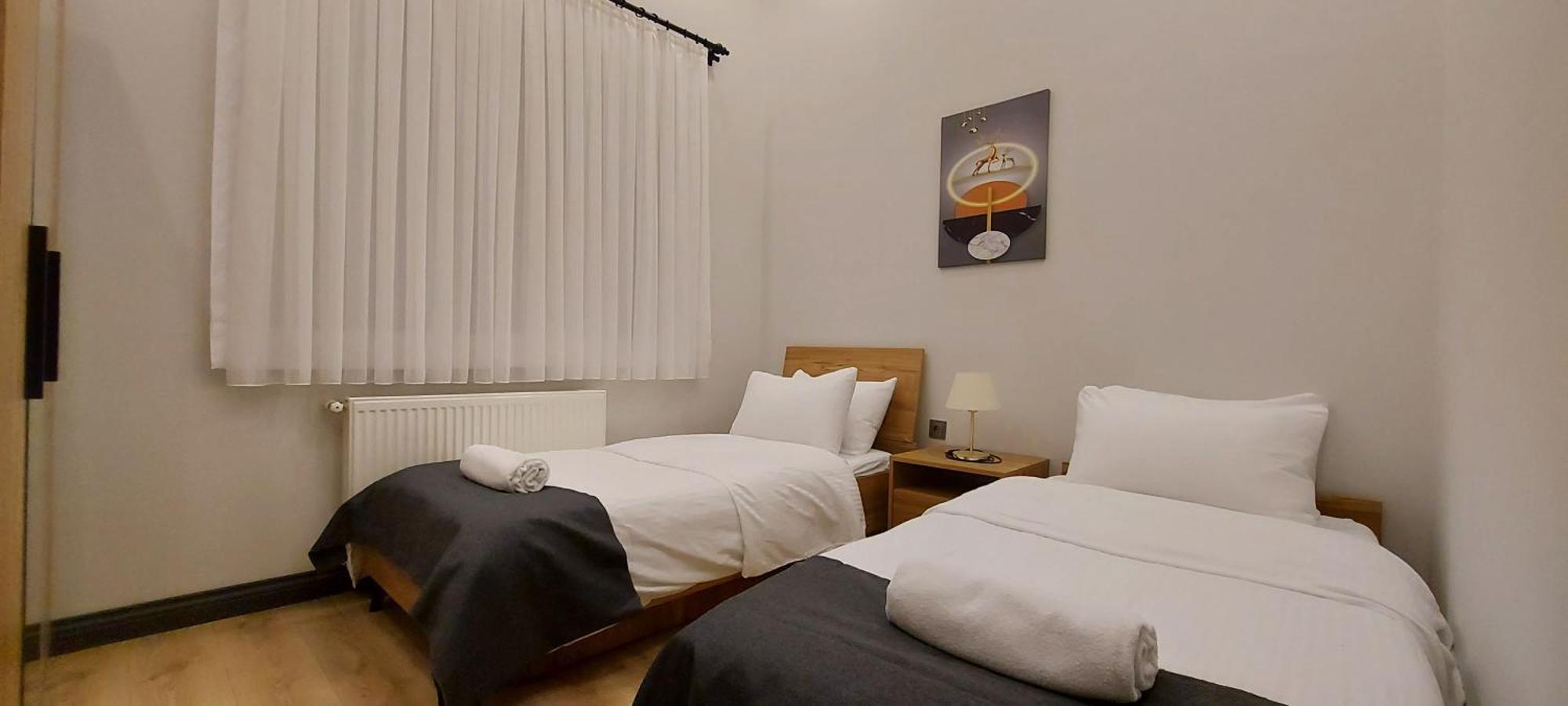 New Flat&large Living Space 2-4 Near By Lara Daire